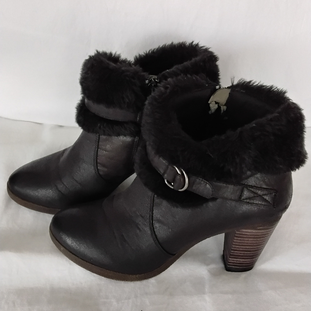 Women's Bear Trap Black Faux-Fur Ankle Booties with Stacked Heel